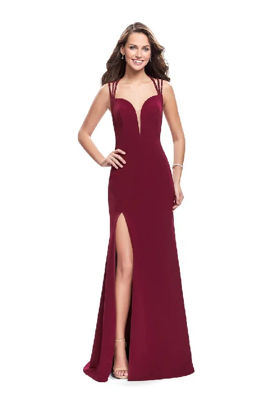 Formal Dress for Historical ReenactmentsLa Femme - 26167 Sweetheart Neck Strappy Back Fitted Gown