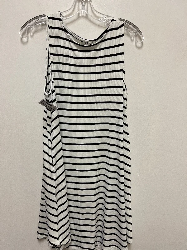 Dress Casual Short By Tcec In Black & White, Size: S